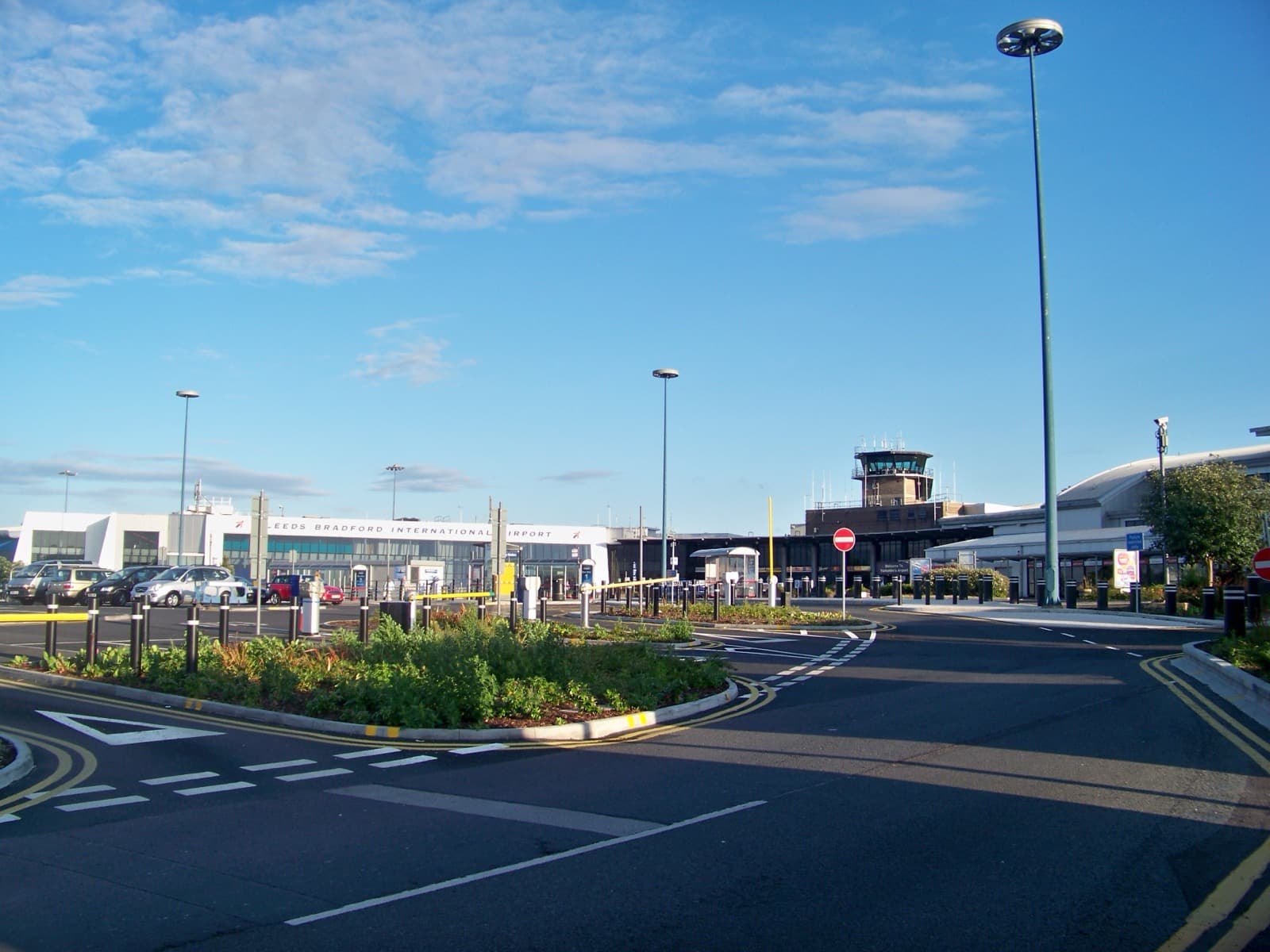 Driving to Leeds Bradford Airport: Routes, Whitehouse Lane Free Parking and Winter Tips